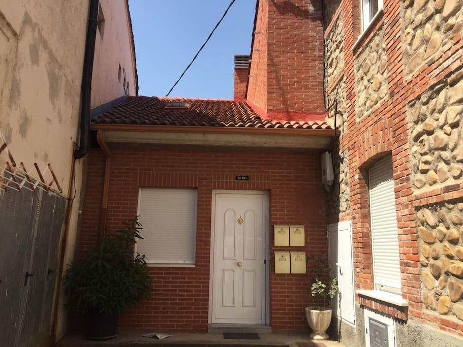 Azadinos, Leon. Apartamento Leão